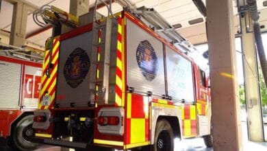 Camión de los Bomberos de Jaén preparado para intervenir en el incendio de Villacarrillo.